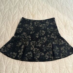 Banana Republic navy blue lined skirt. Fully lined.